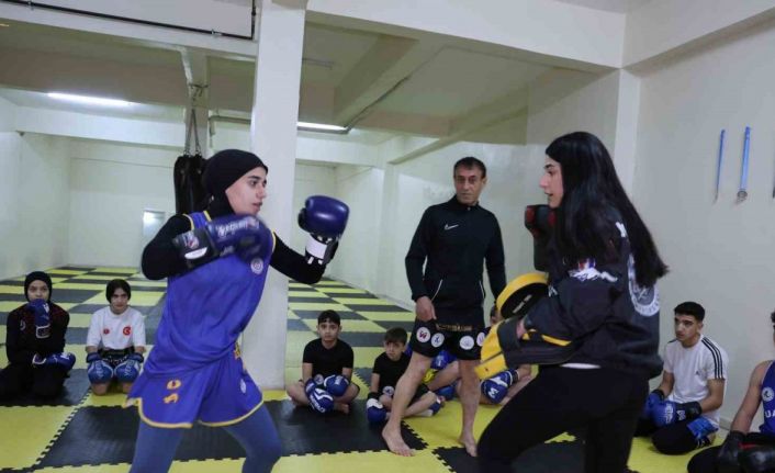 ’Dangal’ Elazığ’da yeniden yazıldı: Kalp krizi geçiren baba, 3 şampiyon kız yetiştirdi