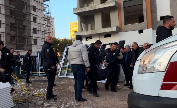 Diyarbakır’da 13’üncü kattan düşen işçi hayatını kaybetti, yakınları sinir krizi geçirdi