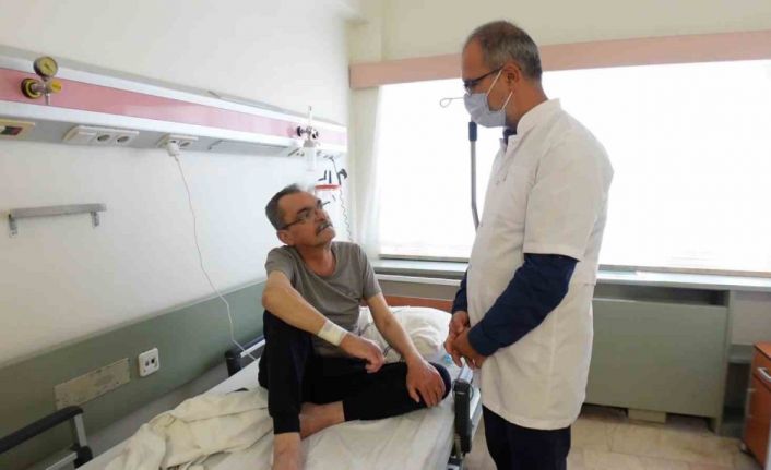 Doç. Dr. Karataş: ’’Ankilozan spondilit tanısında gecikme yaşanırsa kamburluk, belde eğilme oluşabilir’’