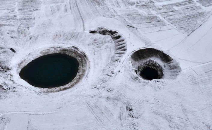 “Doğanın iki gözü”, kar yağışıyla hayran bıraktı