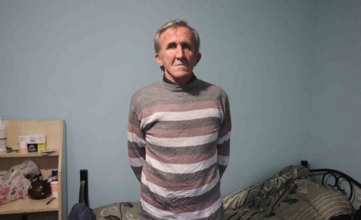 Eşi evi terk edince düzeni bozulan baba, evlatlarını aynı çatı altında kavuşturmak istiyor