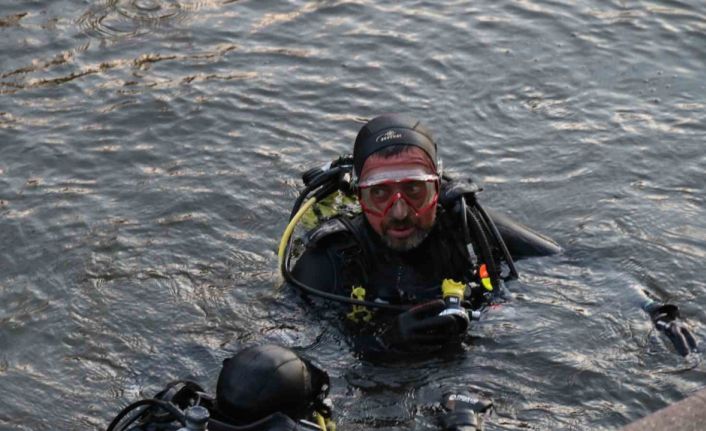 Eskişehir’de 3 gündür kayıp adamın son görüldüğü Porsuk Çayı’nda dalgıçlar arama yaptı