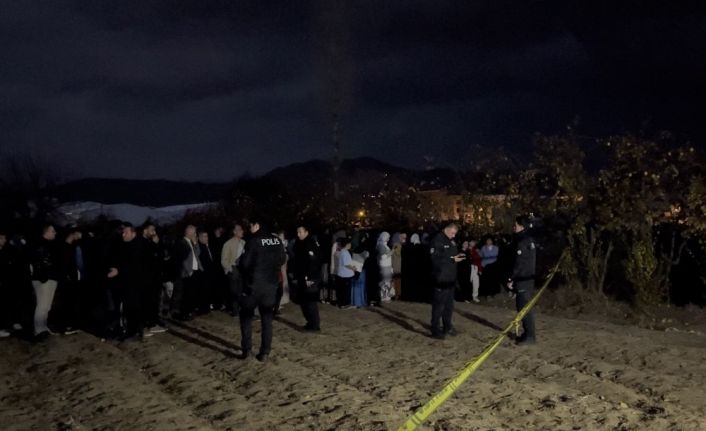 Evlilik yıl dönümünde boşanma aşamasındaki 16 yıllık eşini öldürüp intihar etti