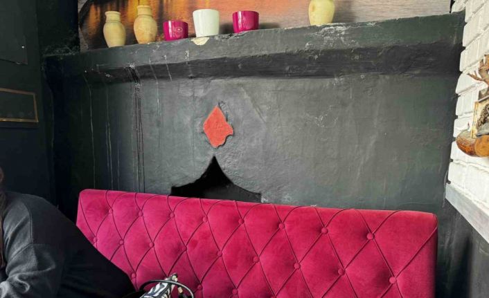 Fatih’te 466 yıllık çeşme kafenin içine alındı: Dekor olarak siyaha boyandı