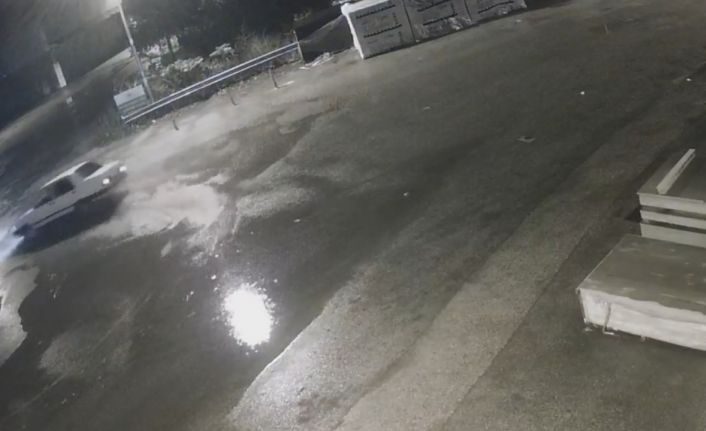 Fiat Tofaş’ın sulu drifti kamerada: 32 bin TL ceza yedi, iş yerinin malzemelerine çarpıp kaçtı