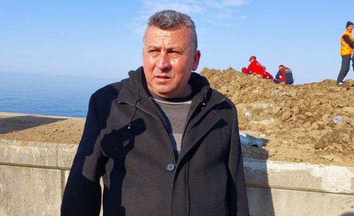 Giresunlu kayıp gençler heyelan sahasında hem karadan hem havadan hem denizden aranıyor