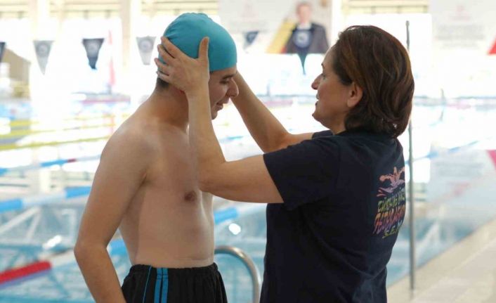 Görme engelli gencin hedefi milli sporcu olup, Avrupa’da Türk bayrağını dalgalandırmak