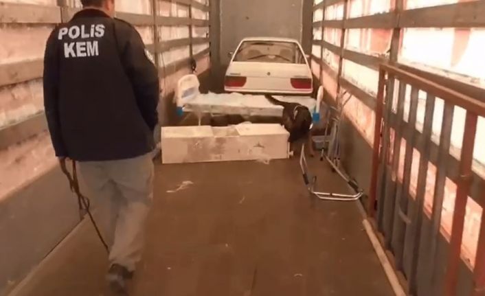 Hasta yatağının başlığına zulalanmış 5 kilo uyuşturucu ele geçirildi