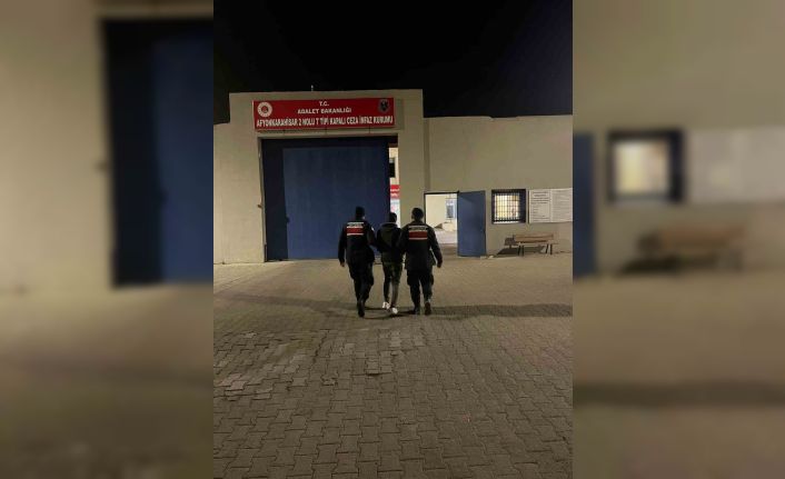 Hırsızlık suçundan aranan şahsı jandarma yakaladı