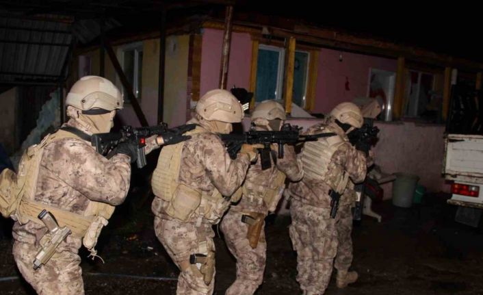 Kocaeli’de 16 ayrı adreste silah kaçakçılarına baskın