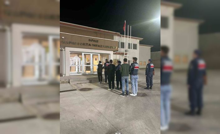 Kuşadası’nda 23 düzensiz göçmen ve 3 organizatör yakalandı