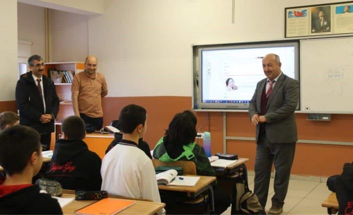 Kütahya İl Millî Eğitim Müdürü Hasan Başyiğit: "Hedefiniz yoksa başarıya ulaşamazsınız"