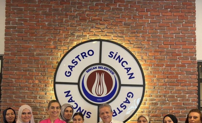 “Liderlerin Şefi” Zeki Açıköz Gastro Sincan’da kursiyerlerle mutfağa girdi