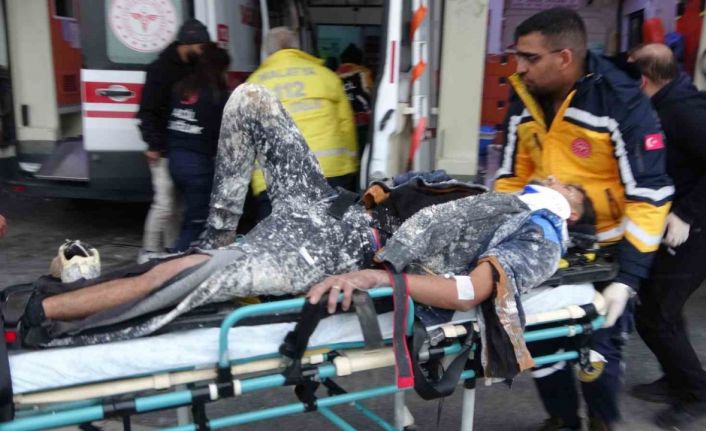 Malatya’da iskeleden düşen 3 işçi ağır yaralandı