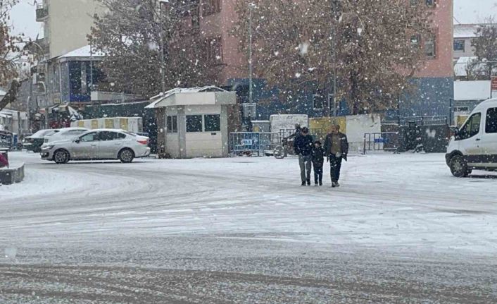 Malazgirt beyaza büründü