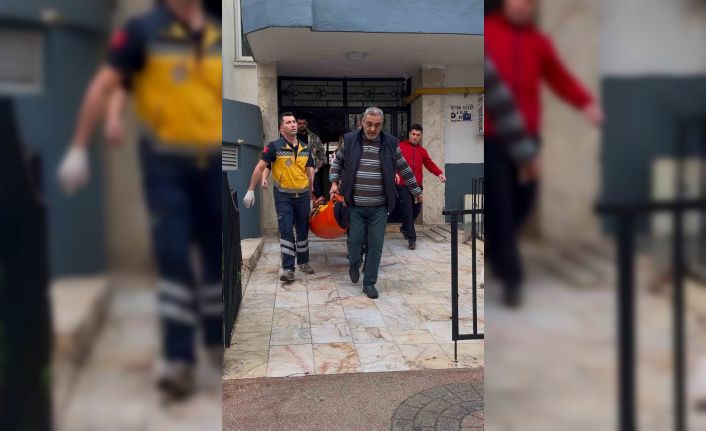 Mersin’de 2 gündür haber alınamayan yaşlı adam evinde yerde yatarken bulundu