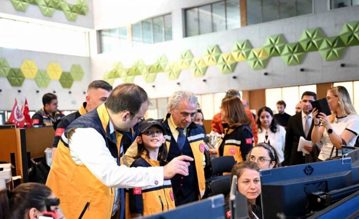 Minik Atlas’ın “112” hayali gerçek oldu, İstanbul İl Sağlık Müdürü Doç. Dr. Güner sürücülere ‘empati’ çağrısı yaptı