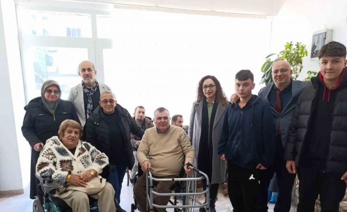 Okuldan sakatlar derneğine wolker