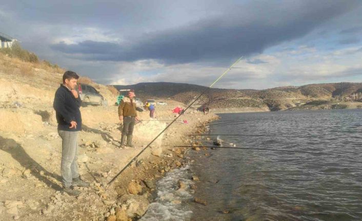 Olta balıkçılığına Çekerek’te yoğun ilgi