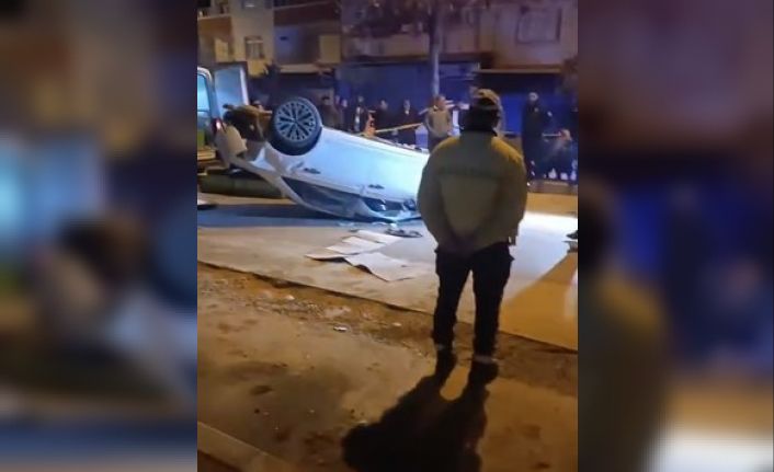 Otomobil park halindeki araç ile trafoya çarpıp devrildi: 1 ölü, 3 yaralı