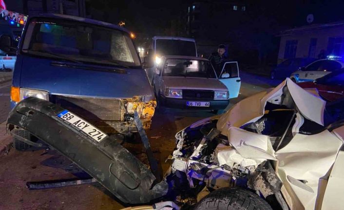 Otomobilin hurdaya döndüğü kazada sürücünün burnu bile kanamadı