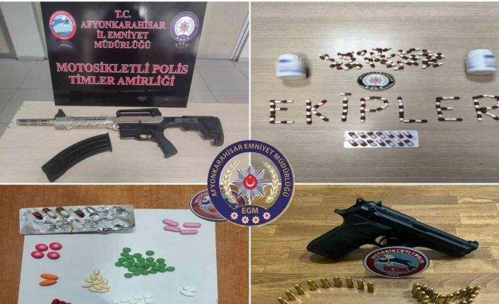 Polis denetiminde 50’ye yakın bıçak ve yüzlerce uyuşturucu hap ele geçirildi