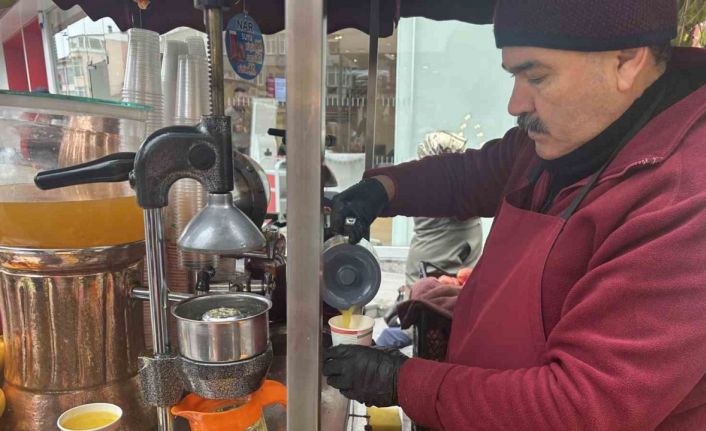 Salgın hastalıklardan korunmak için taze sıkılmış portakal suyu büyük ilgi görüyor