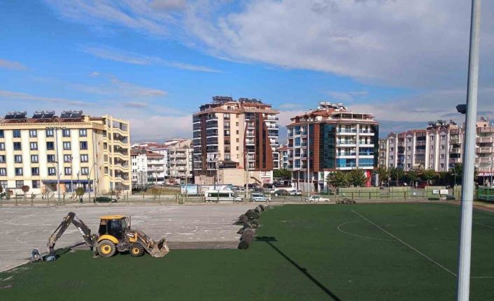 Salihli’de Ali İhsan Karayiğit Stadı yenileniyor