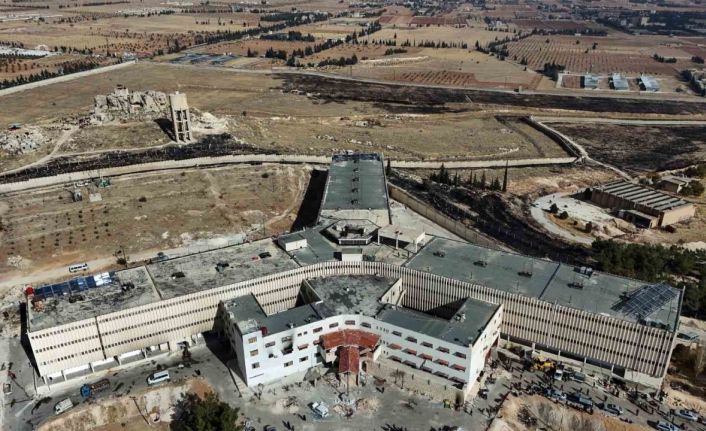 Sednaya Hapishanesi’nde yakınlarını arayan aileler Türkiye’den yardım istiyor