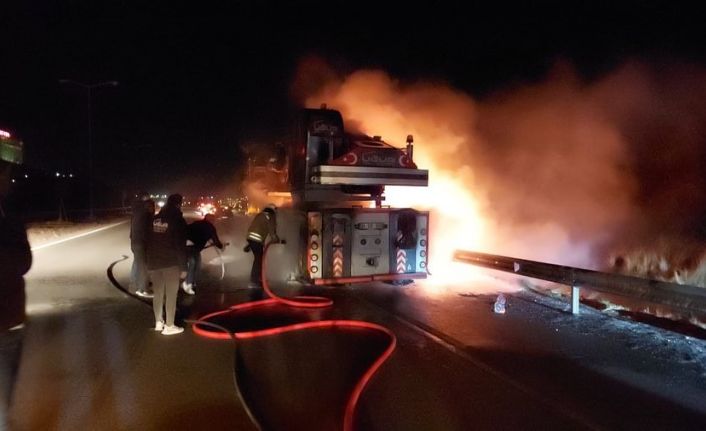 Seyir halindeki vinç alevlere teslim oldu