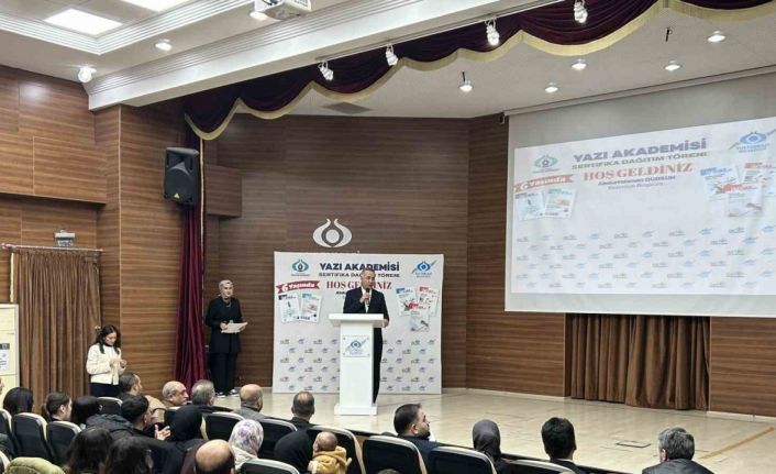 Sultangazi Yazı Akademisi 6’ıncı dönem öğrencileri sertifikalarını aldı