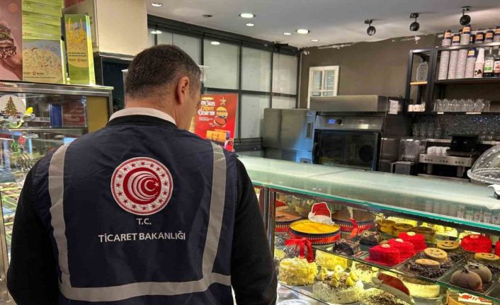 Ticaret Bakanlığı ekipleri İzmir’de market ve pastaneleri denetledi