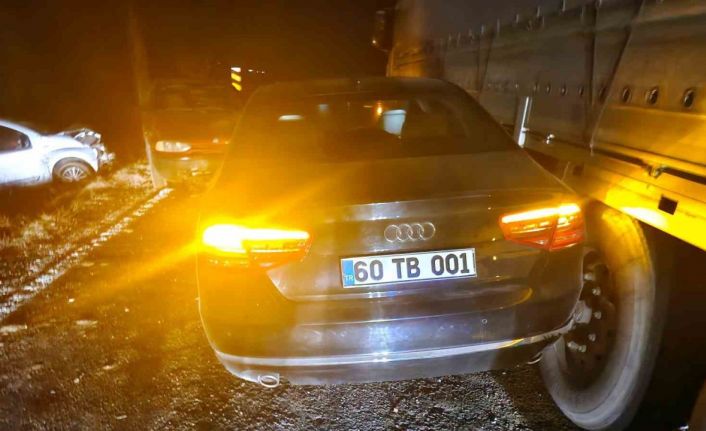 Tokat Belediye Başkanı Yazıcıoğlu’nun bulunduğu makam aracı zincirleme trafik  kazasına karıştı