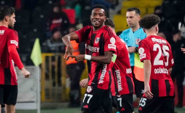 Trendyol Süper Lig: Gaziantep FK: 1 - Çaykur Rizespor: 0 (İlk yarı)