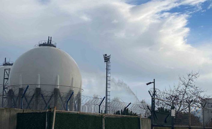 TÜPRAŞ’tan açıklama: "Bir ünitemizde bir alevlenme meydana gelmiş, ekiplerimiz hızlıca müdahale ederek kontrol altına almıştır"