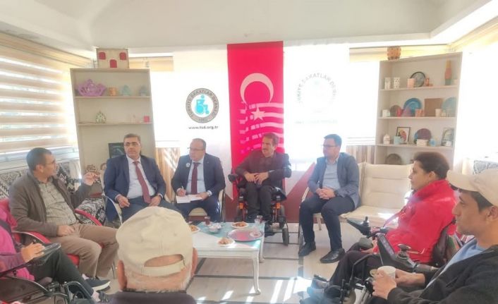 Türkiye Sakatlar Derneği Erzurum Şube Başkanı Efe; ‘Engelli olmak, engellerle yaşamak değildir’