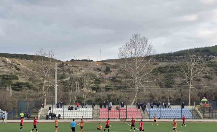 Vitraspor ilk yarıya önde girdiği maçı yediği 4 golle kaybetti