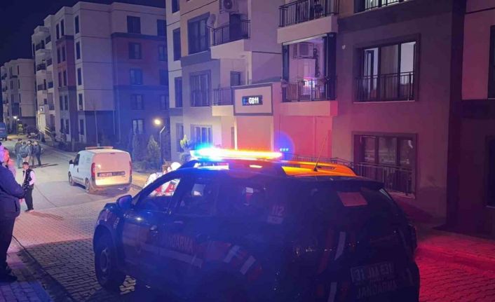 Yakınlarının haber alamadığı anne ve 3 çocuğu evlerinde ölü bulundu