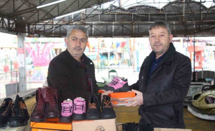 Yalovalı hayırsever, 10 yıldır ihtiyaç sahibi çocuklara ayakkabı yardımı yapıyor
