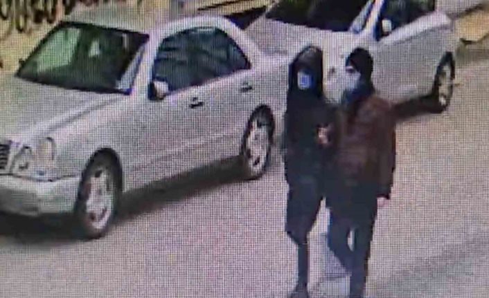 Yaşlı çifti 5 milyon TL dolandıran şahıslar parayı böyle almış