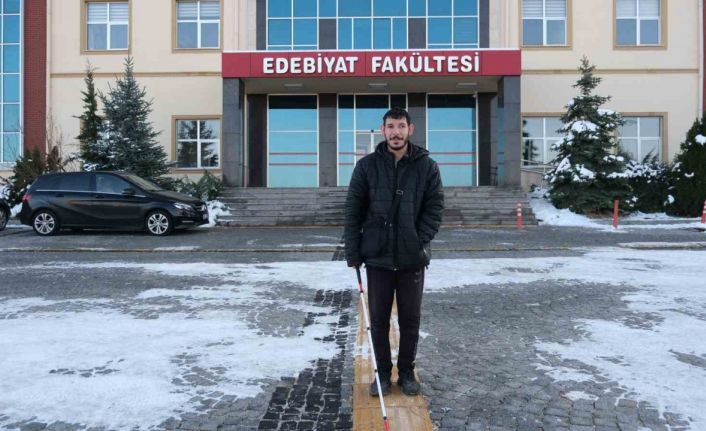 Yüzde 91 görme engelli Ahmet azmiyle herkese ilham oluyor