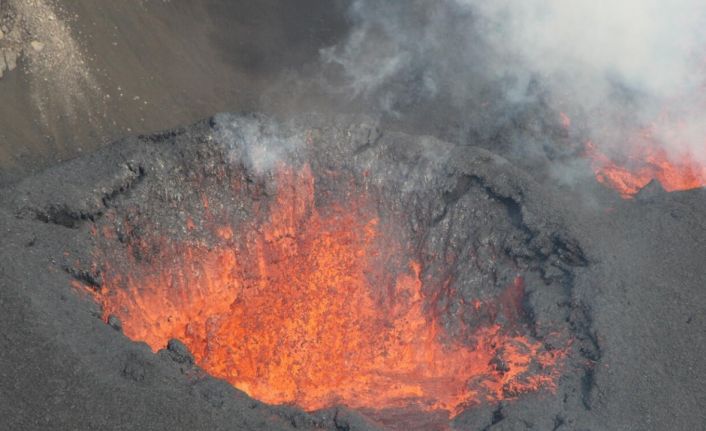 ABD’nin Hawaii adasındaki Kilauea Yanardağı lav püskürttü
