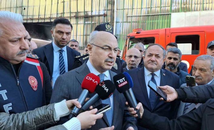 Adana Valisi Köşger: “Yangın başka yere sirayet etmesi önlenecek şekilde çevrelenmiş durumda”