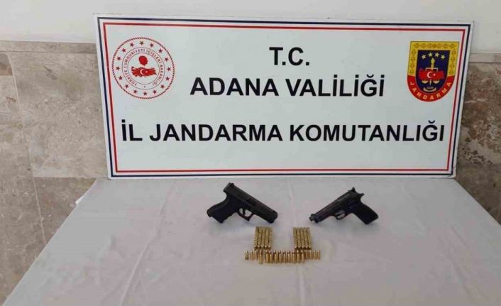 Adana’da gümrük kaçağı 70 cep telefonu ile 2 ruhsatsız tabanca ele geçirildi