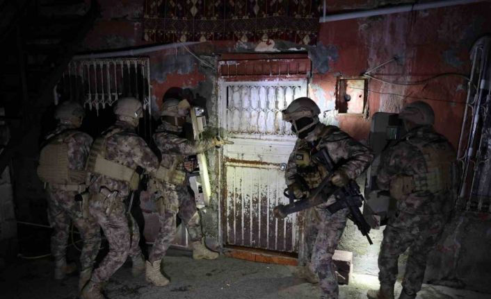 Adana’da uyuşturucu satıcılarına operasyon: 9 torbacı tutuklandı