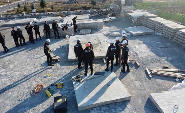 AFAD’dan 100 bin arama kurtarma personeli hedefine katkı