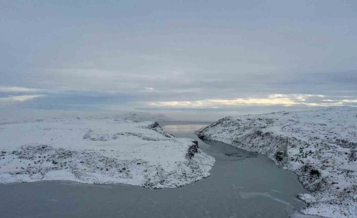 Ağrı Yazıcı Barajı kısmen dondu