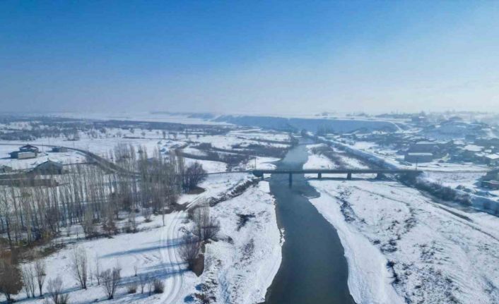 Ağrı’da kış manzarası göz kamaştırdı