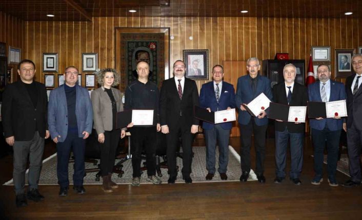 Akredite olan bölümler belgelerini teslim aldı