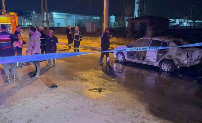 Alevler içinde kalan araçta hayatını kaybeden adamın kendini yaktığı ortaya çıktı